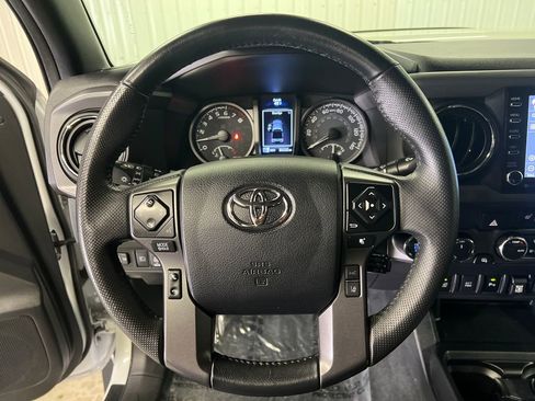 Used 2023 Toyota Tacoma TRD Off-Road w/ TRD Premium Off Road Package AWD/4WD image 18