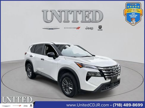 Used 2024 Nissan Rogue S image 1