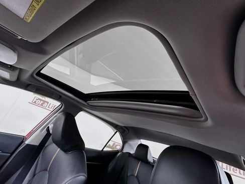 Certified 2020 Toyota Camry XLE w/ Sunroof Package image 12