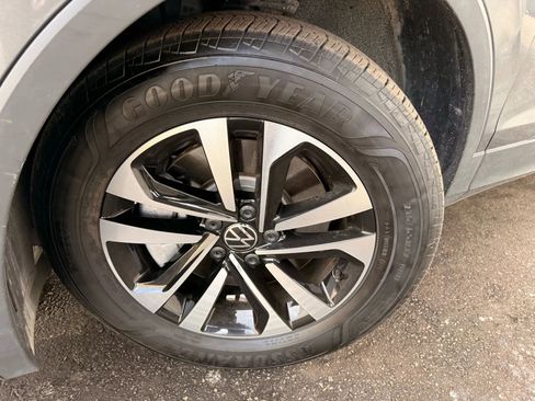 Used 2024 Volkswagen Tiguan S image 40