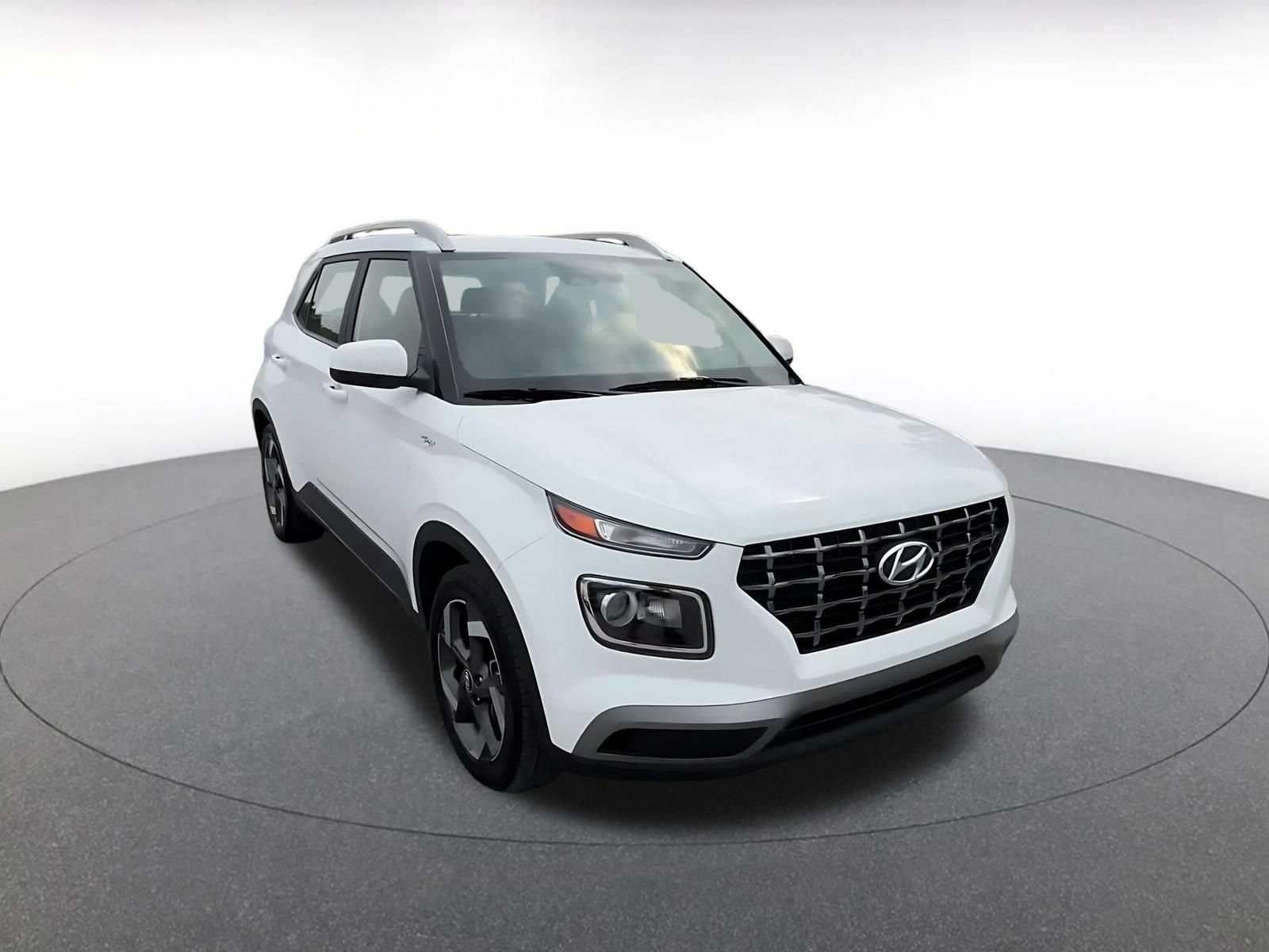 Used 2026 Hyundai Venue SEL FWD image 3