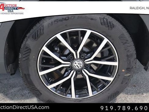 Used 2021 Volkswagen Tiguan SE w/ Panoramic Sunroof Package image 41