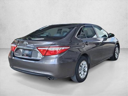Used 2017 Toyota Camry LE FWD image 5