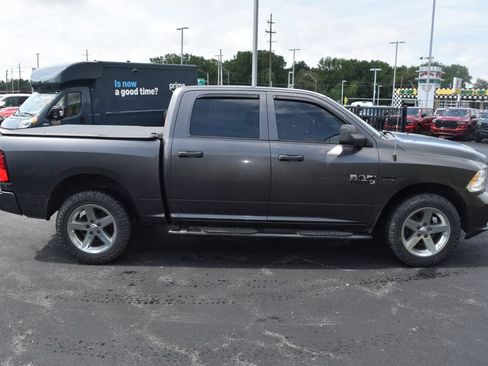 Used 2017 RAM 1500 Express w/ Express Value Package AWD/4WD image 5