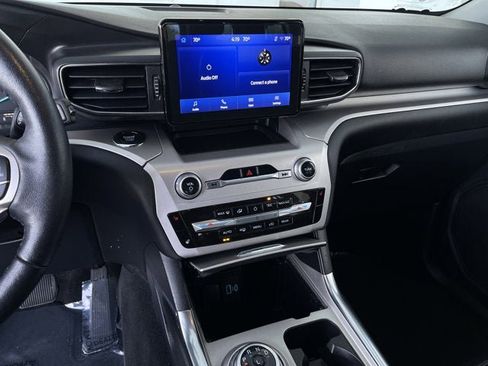Used 2022 Ford Explorer XLT w/ Equipment Group 202A image 16