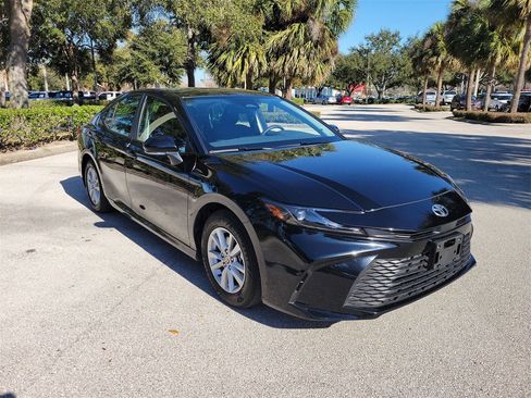 Used 2025 Toyota Camry LE image 2