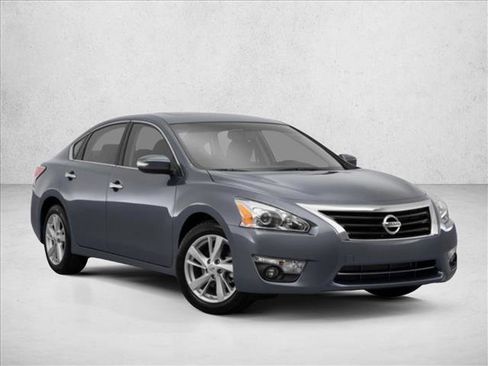Used 2015 Nissan Altima 2.5 SV image 3