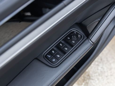 Certified 2025 Porsche Cayenne S AWD/4WD image 24