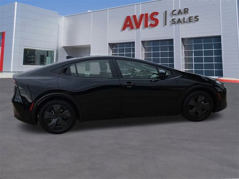 Used 2025 Toyota Prius LE image 7