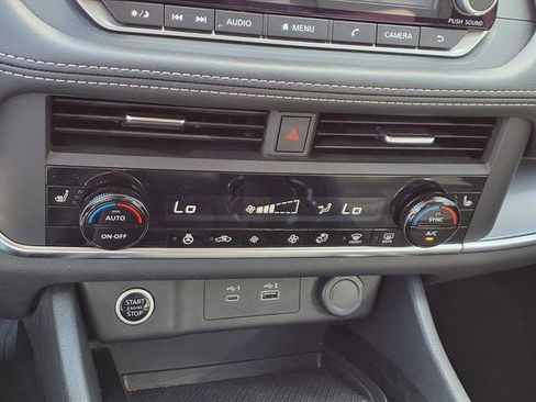 Used 2023 Nissan Rogue SV w/ SV Premium B Package image 7