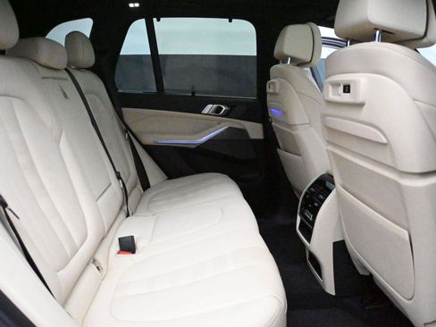 Used 2021 BMW X5 xDrive40i w/ M Sport Package AWD/4WD image 19