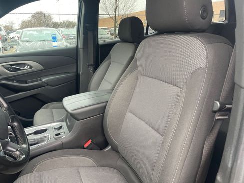 Used 2023 Chevrolet Traverse LT image 37