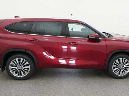 New 2026 Toyota Highlander Platinum image 19