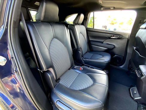 Used 2021 Toyota Highlander XSE image 19