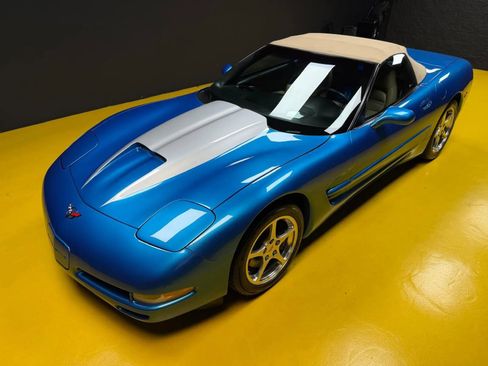 Used 2000 Chevrolet Corvette Coupe w/ Performance Handling Pkg RWD image 36