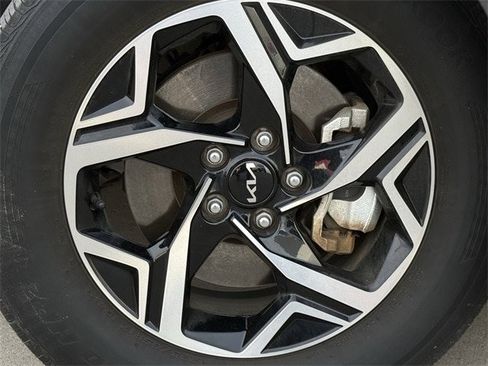 Used 2024 Kia Sportage LX image 9