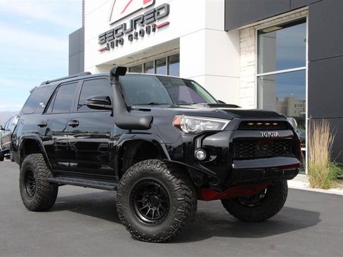 Used 2020 Toyota 4Runner TRD Off-Road AWD/4WD image 2
