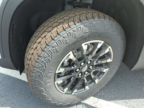 New 2026 Chevrolet Traverse Z71 w/ Enhanced Driving Package AWD/4WD image 16
