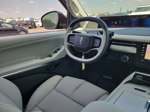 New 2026 Lincoln Navigator Premiere AWD/4WD image 13