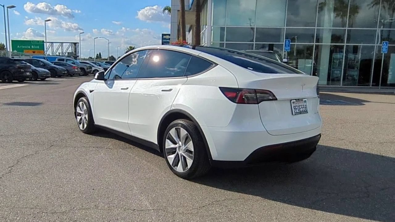 Used 2023 Tesla Model Y Long Range AWD/4WD image 6