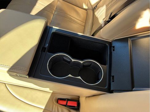 Used 2016 Jaguar XJ R-Sport image 44