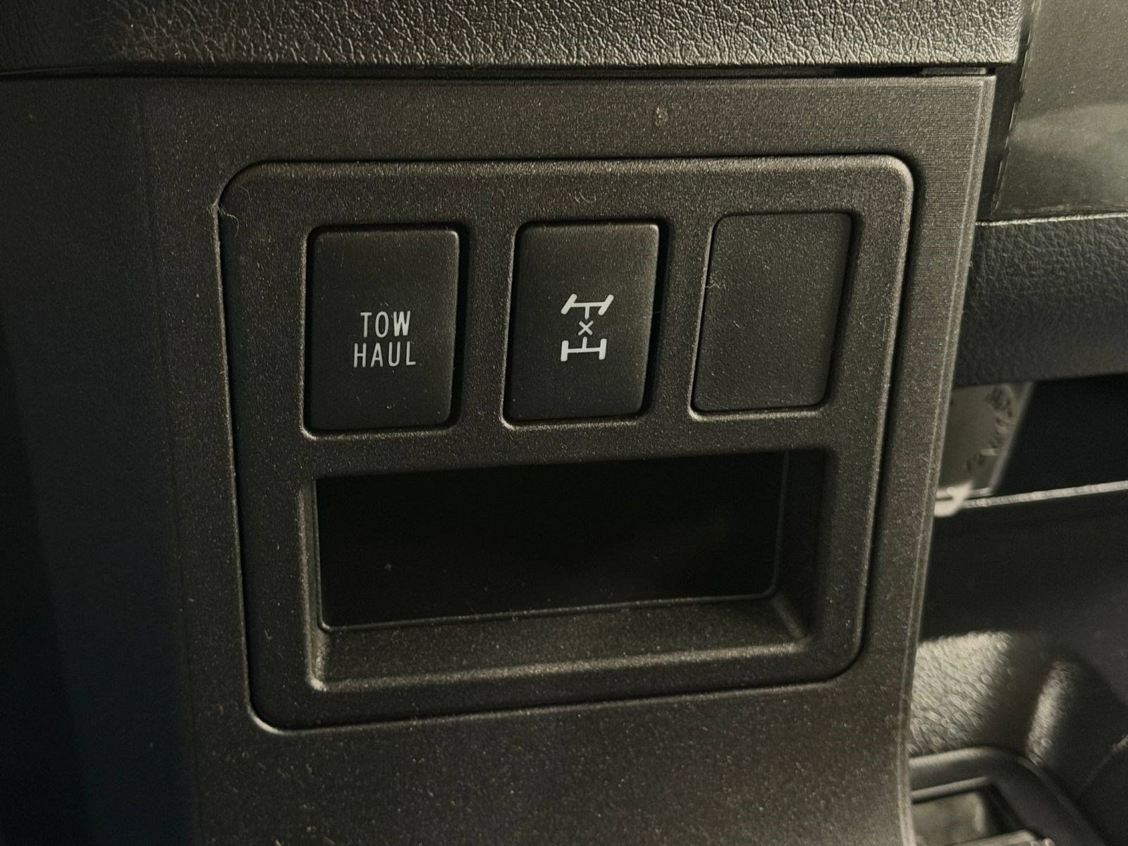 Used 2019 Toyota Sequoia SR5 AWD/4WD image 19