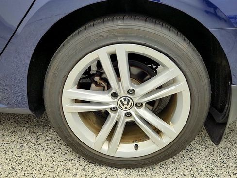 Used 2015 Volkswagen Passat TDI SEL Premium image 9