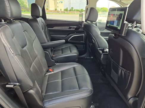 Used 2023 Kia Telluride EX w/ EX Captain's Chair Package FWD image 32