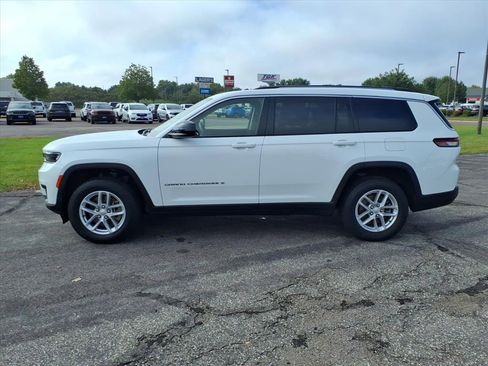 Used 2023 Jeep Grand Cherokee L Laredo image 16