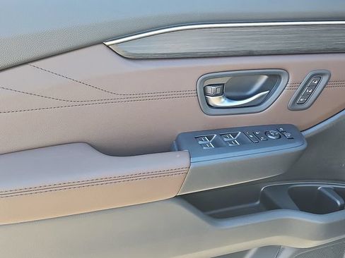 New 2026 Honda Pilot Touring image 16