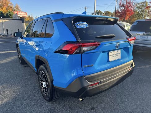 Used 2019 Toyota RAV4 LE image 4
