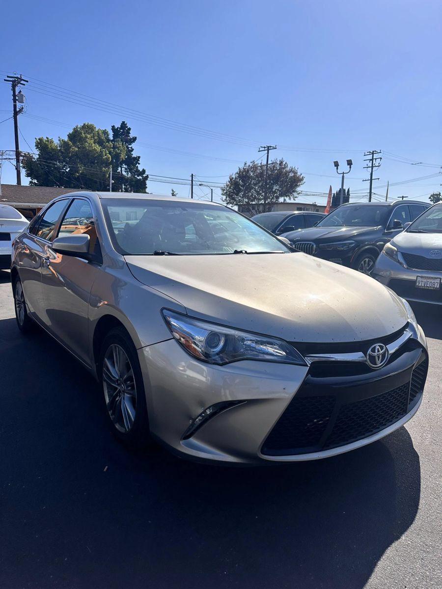 Used 2015 Toyota Camry SE FWD image 3