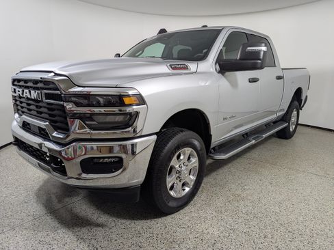 Used 2026 RAM 2500 Big Horn AWD/4WD image 3