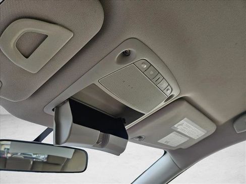 Used 2016 Nissan Rogue SV FWD image 17