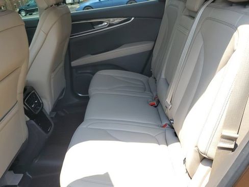 Used 2022 Lincoln Nautilus FWD w/ Premium Package image 12