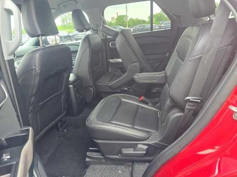 Used 2023 Ford Explorer XLT w/ Equipment Group 202A AWD/4WD image 12