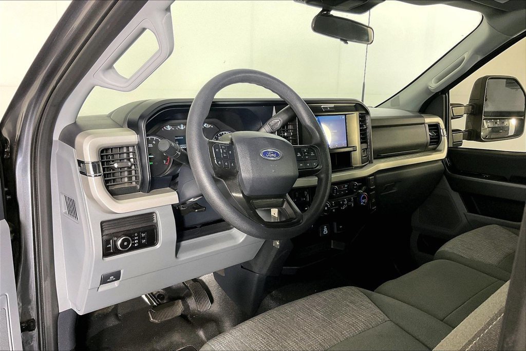 Used 2025 Ford F350 XLT w/ FX4 Off-Road Package AWD/4WD image 15