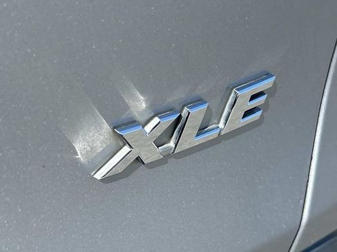 Used 2020 Toyota RAV4 XLE w/ Convenience Package FWD image 12