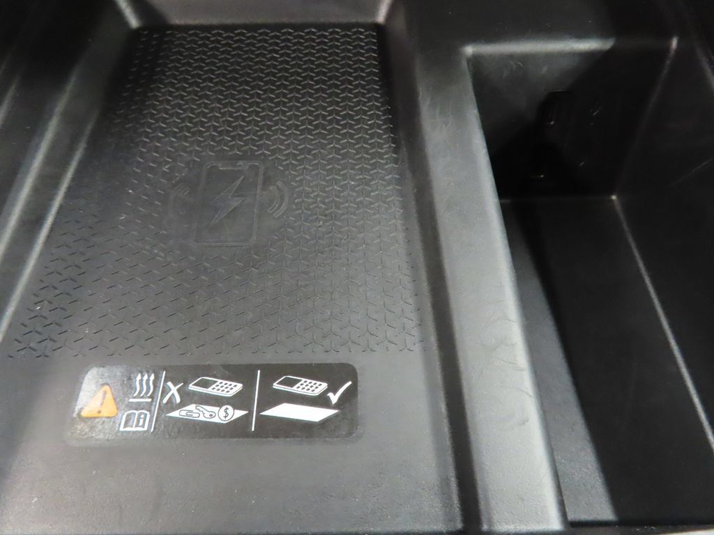 Used 2026 GMC Acadia AT4 w/ LPO, Floor Liner Package AWD/4WD image 62