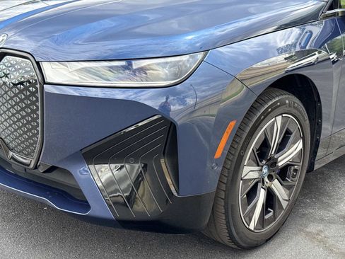 Used 2024 BMW iX xDrive50 w/ Premium Package AWD/4WD image 9