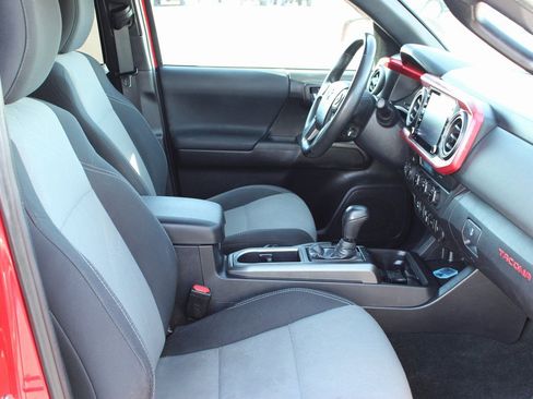 Used 2021 Toyota Tacoma TRD Off-Road AWD/4WD image 15