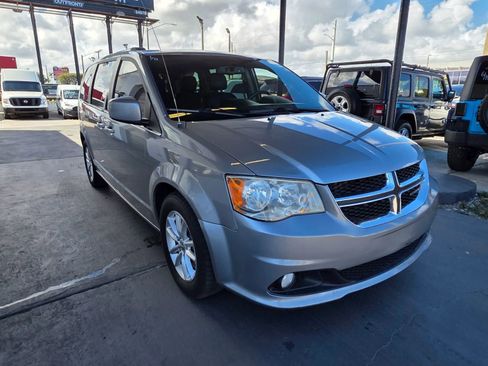 Used 2018 Dodge Grand Caravan SXT image 5