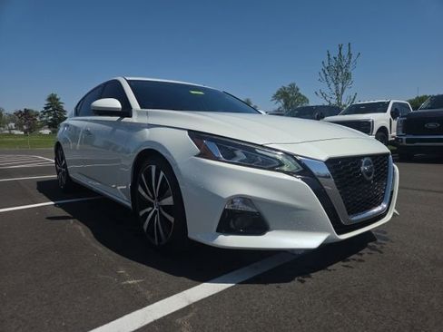 Used 2020 Nissan Altima 2.0 Platinum FWD image 1