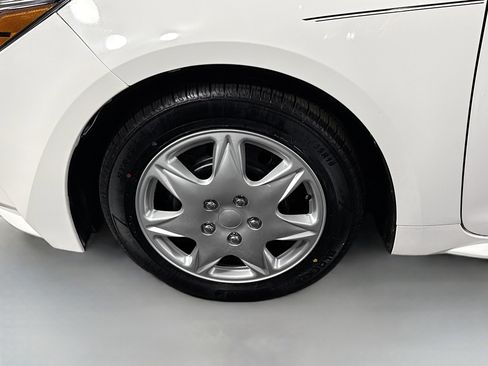 Used 2025 Toyota Corolla LE FWD image 37