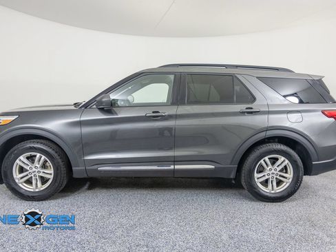Used 2020 Ford Explorer XLT w/ Equipment Group 202A AWD/4WD image 5