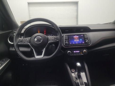 Used 2018 Nissan Kicks SR w/ Premium Package FWD image 22