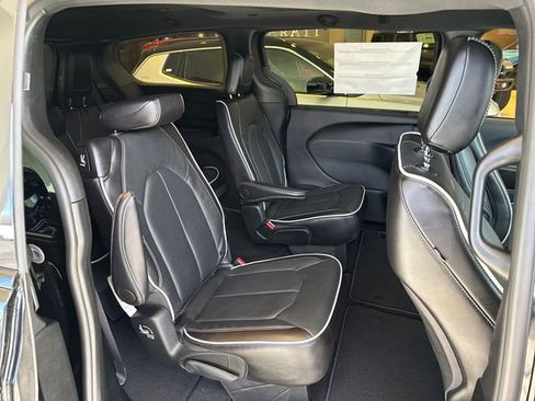 New 2026 Chrysler Pacifica Limited w/ S Appearance Package image 9