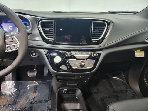 New 2026 Chrysler Pacifica Select image 12