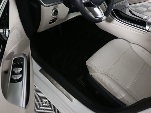 Used 2025 Mercedes-Benz C 300 Sedan image 20