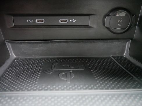 Certified 2024 Volkswagen Taos SE w/ Panoramic Sunroof Package image 30